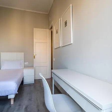 51par1011 In Parallel Apartment Barcelona