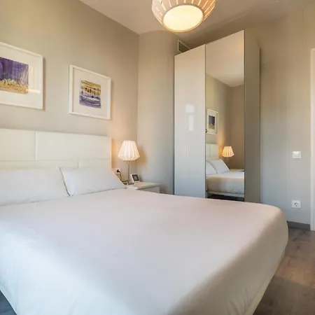 51par1011 In Parallel Apartment *