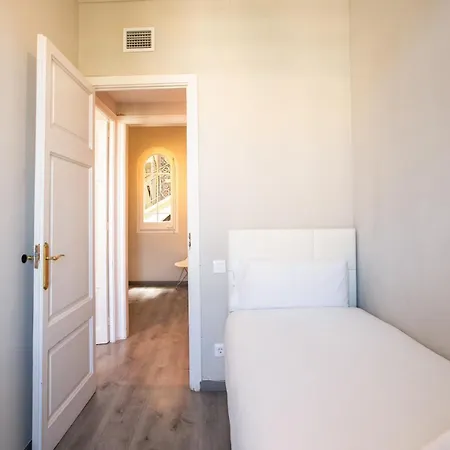 51par1011 In Parallel Apartment Barcelona