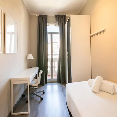 51par1011 In Parallel Apartment *